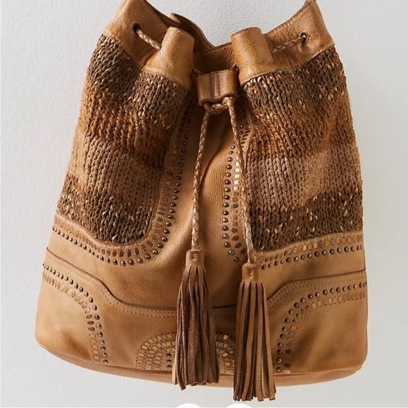 Free People Balera Del Mar Bucket Bag in Caramel NWT - Picture 3 of 10